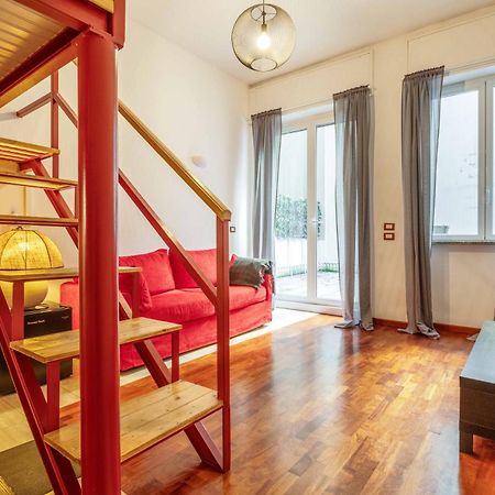 One Bedroom Apartment With Terrace Near Duomo Milán Exterior foto