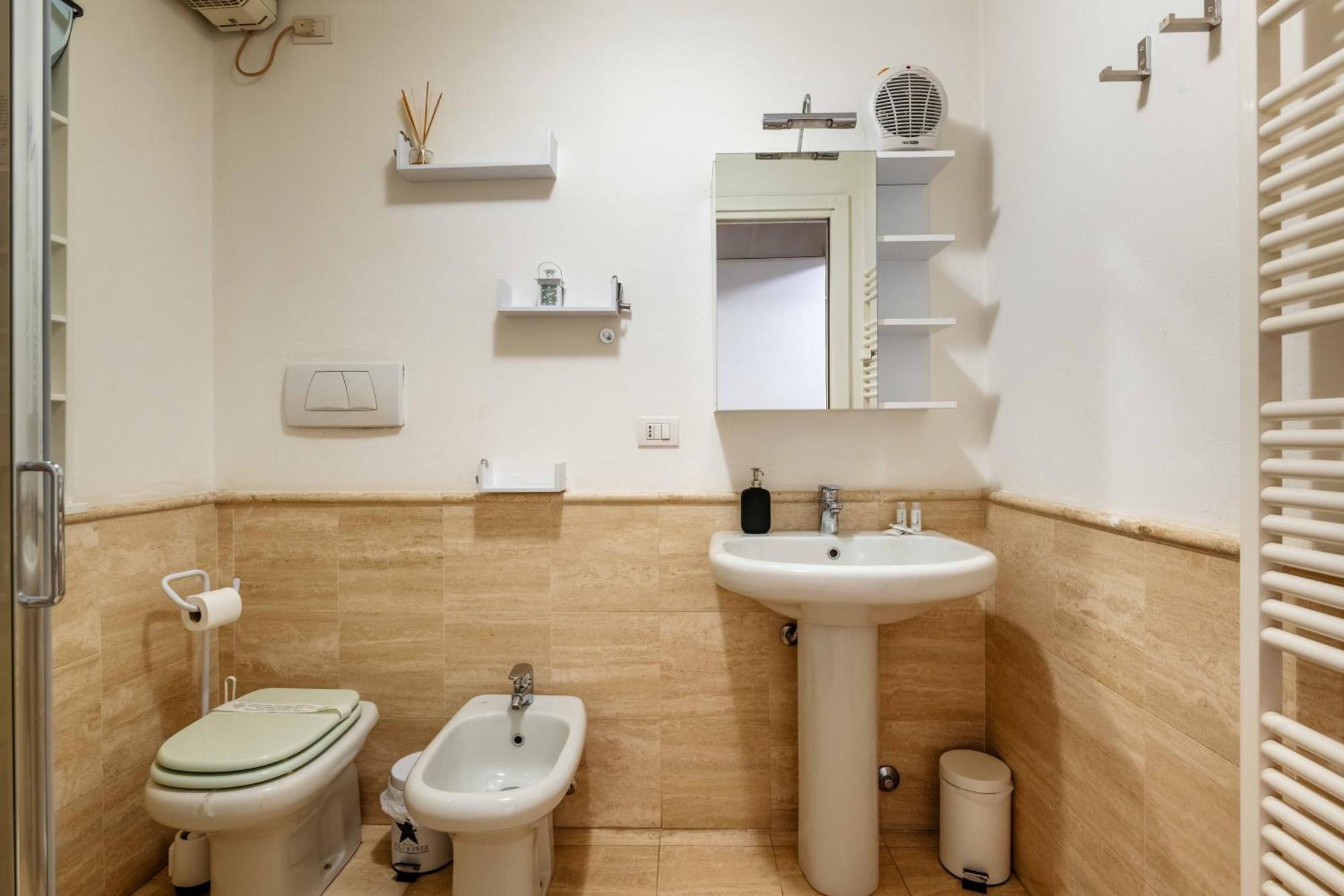 One Bedroom Apartment With Terrace Near Duomo Milán Exterior foto